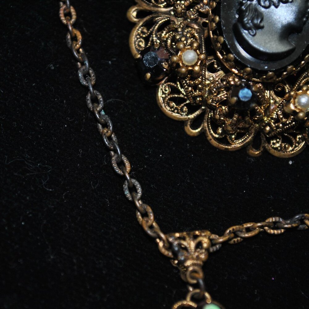 Vintage West Germany Black Glass Cameo Jewelry Set - Necklace, Brooch & Earrings - Picture 8 of 15